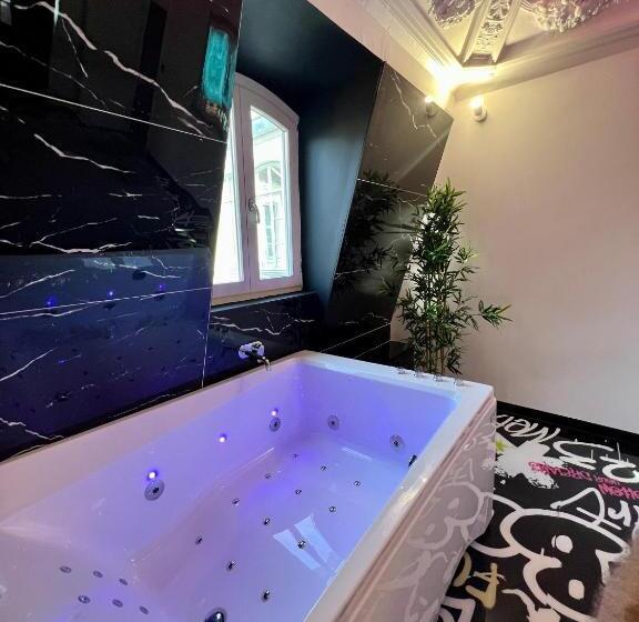 Capsule Art Déco Jacuzzi Netflix Home Cinéma Arcade De Jeux & Nintendo Switch 2 Chambres