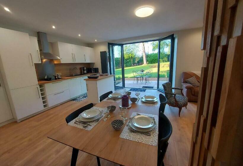 Charmant Gîte En Pierre Avec étang Privé Et Vue Arborée, Parfait Pour Pêche Et Relaxation Fr 1 600