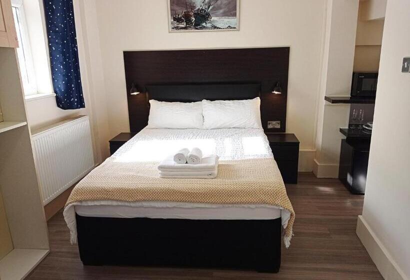 The Oak Studio Self Contained One Bed Studio Flat