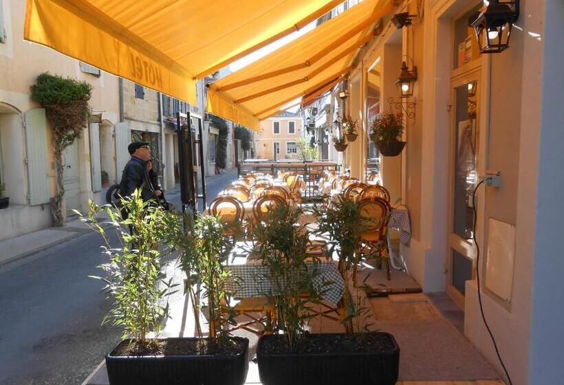 هتل Hôtel Restaurant Chez Carrière