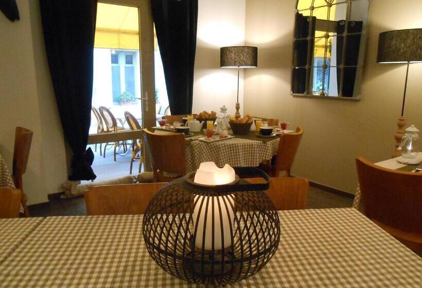 هتل Hôtel Restaurant Chez Carrière