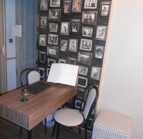 هتل Hôtel Restaurant Chez Carrière