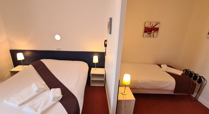 ホテル Logis Hôtel Le Bretagne