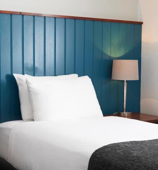 هتل The Longshoot