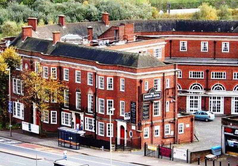 هتل The Station Apart