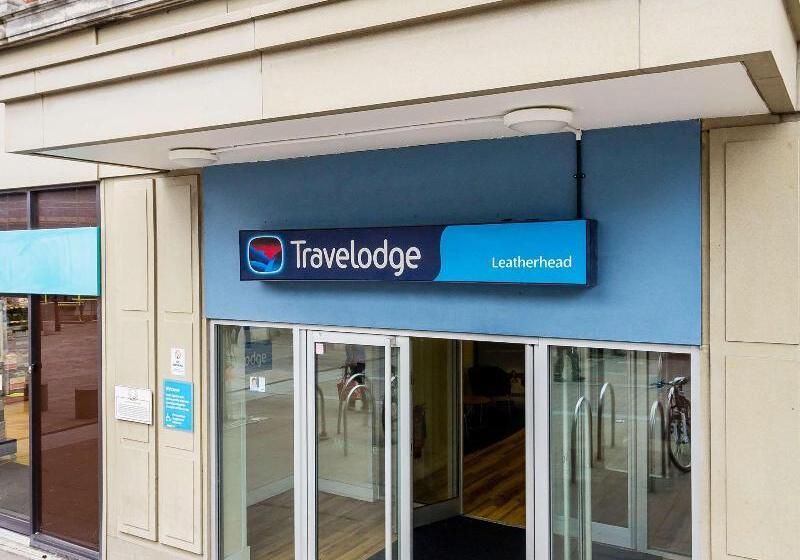 Отель Travelodge Leatherhead