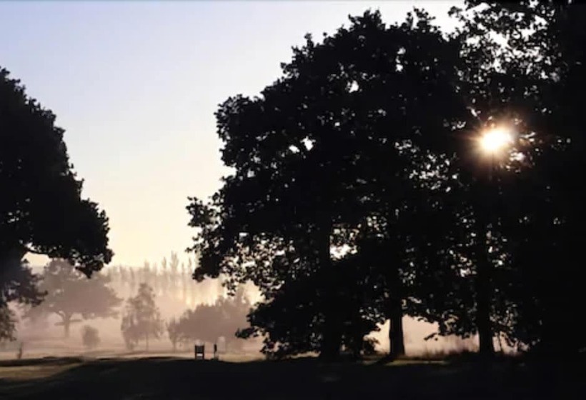 فندق Weald Of Kent Golf Course And