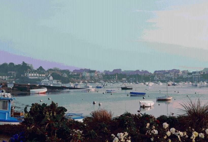 ホテル Restaurant Le Phare