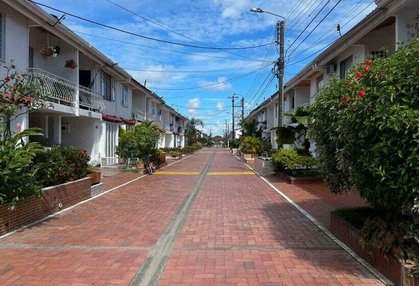 Agradable Casa En Conjunto Cerrado Con Parqueadero