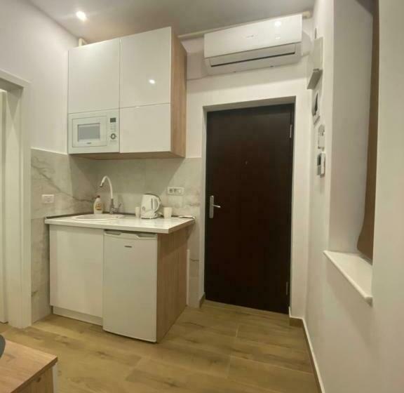 Intimate Inn
