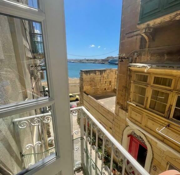 Moco, Modern Comfort In Historic City Of Senglea
