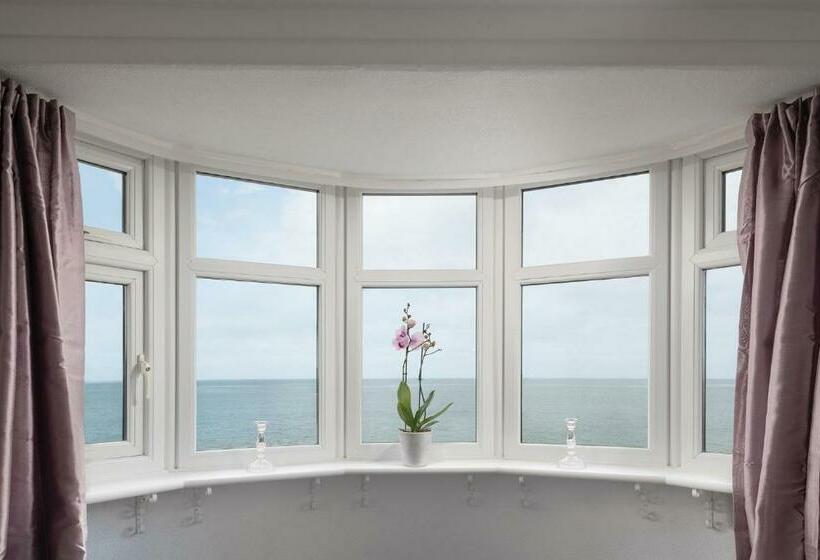 Beachcliffe House Sea Front Property Sleeps 10 Pet Friendly