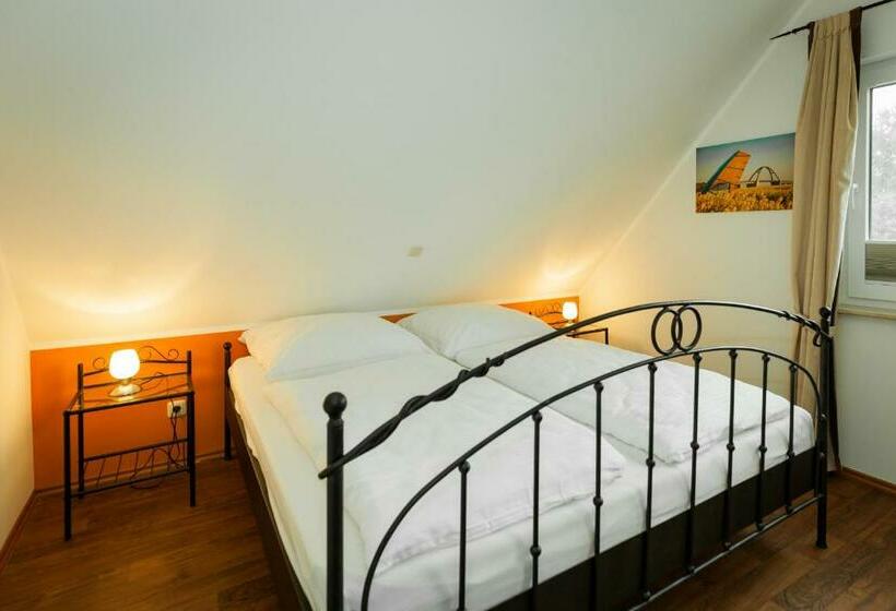 Haus Pangea   B47690