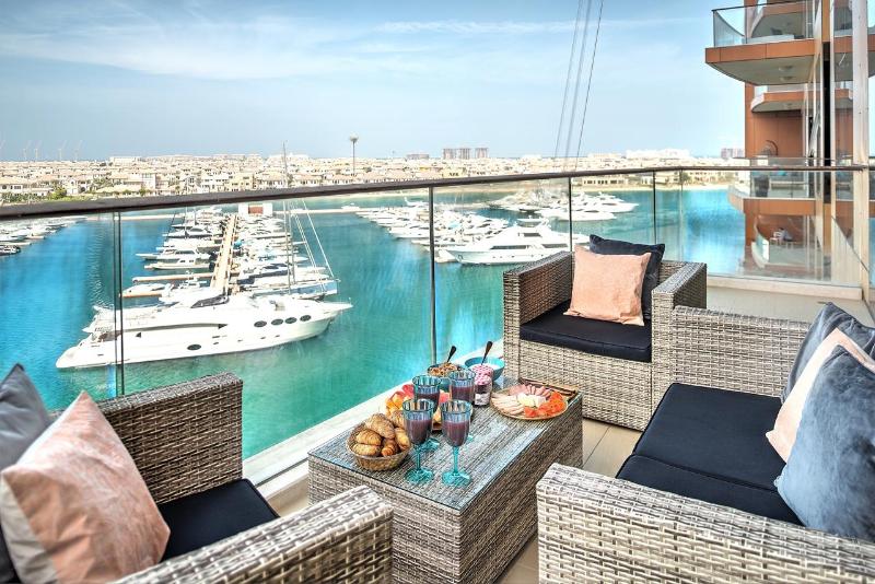 Отель Dream Inn Dubai Tiara