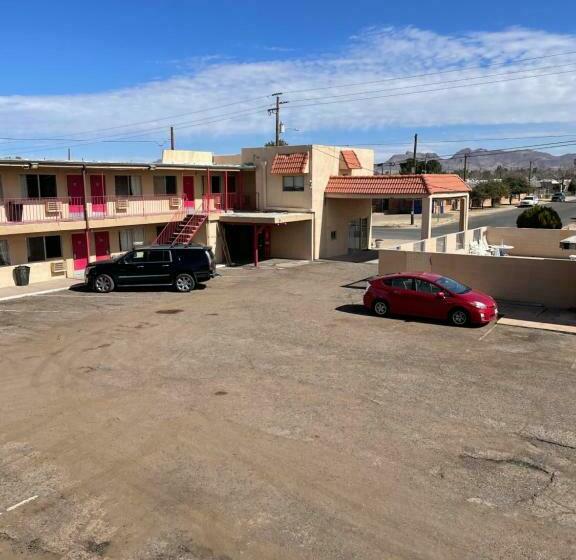 Travelers Motel
