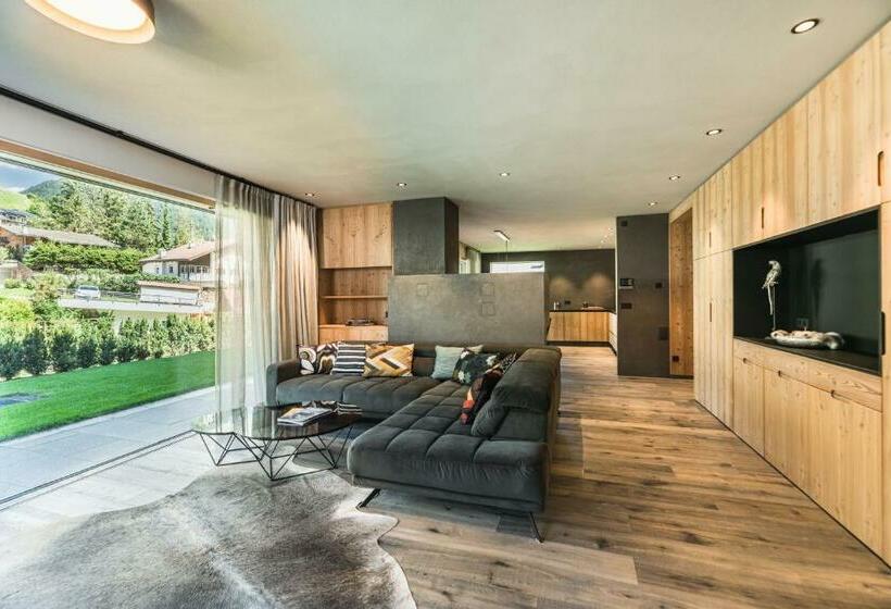 Amie Chalet