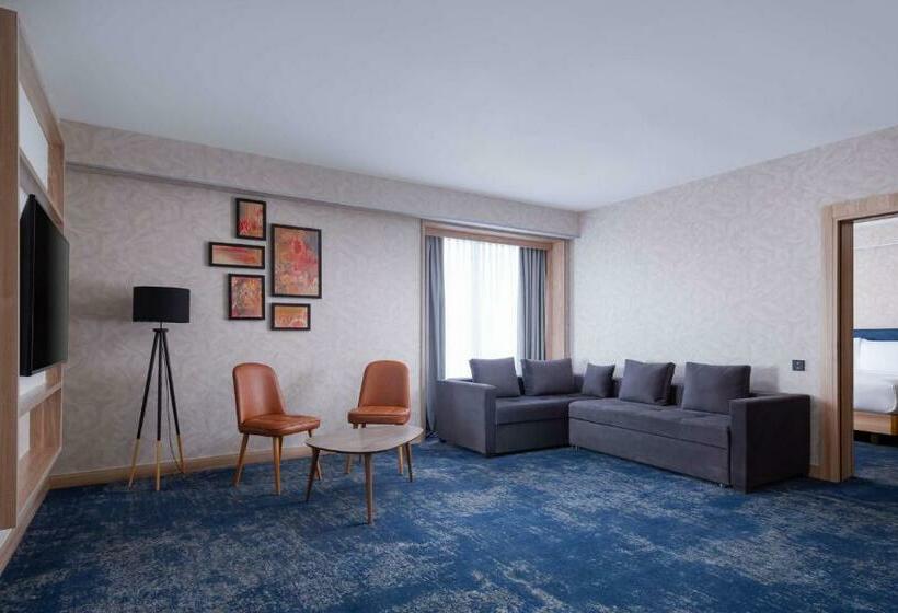 בית מלון כפרי Hilton Garden Inn Samarkand