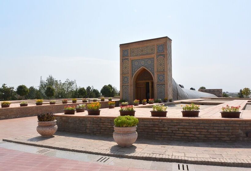 בית מלון כפרי Hilton Garden Inn Samarkand