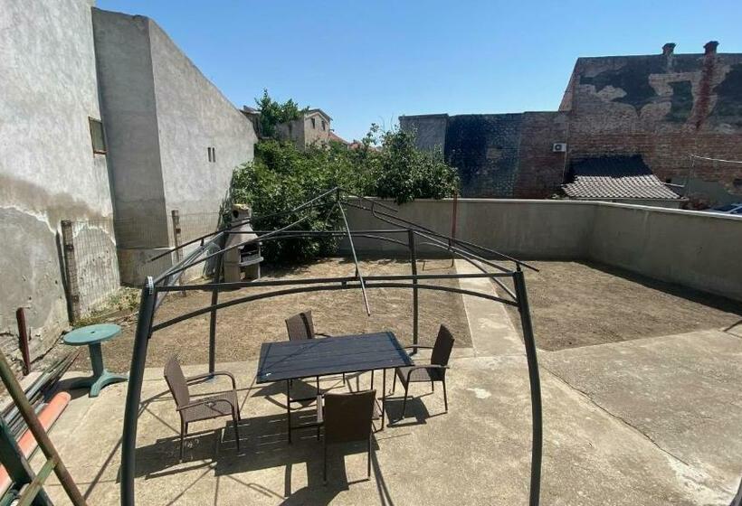 Casa Adriano