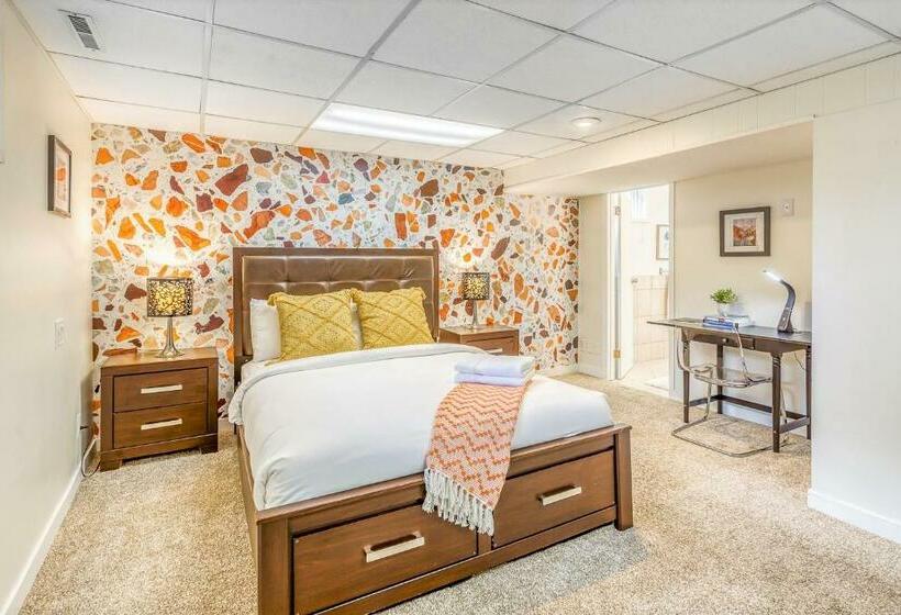 Luxury Home By North Glenmore Park