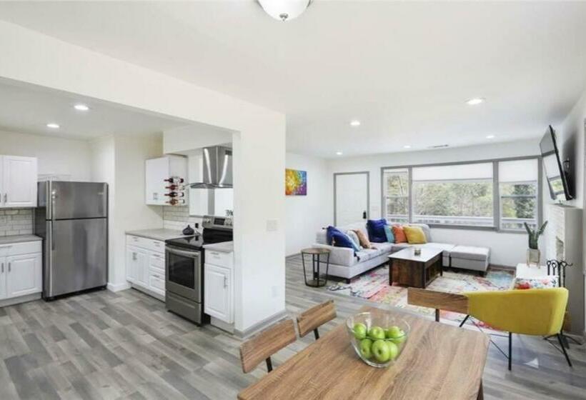 Spacious Home On A Hill Near Dwntwn Atl