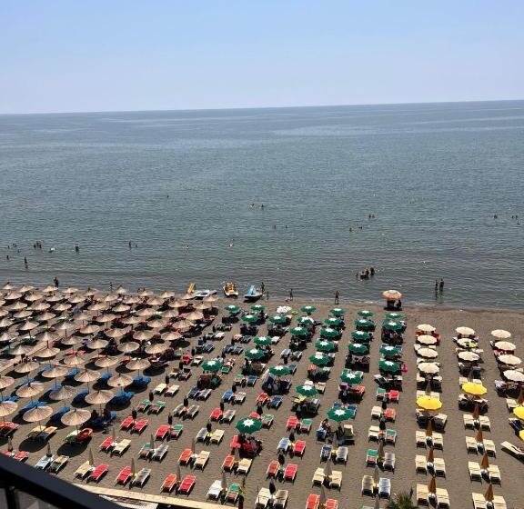 هتل Leon   Beach Front