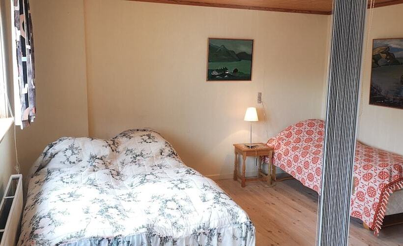 Apartment In Selatrað   Free Parking