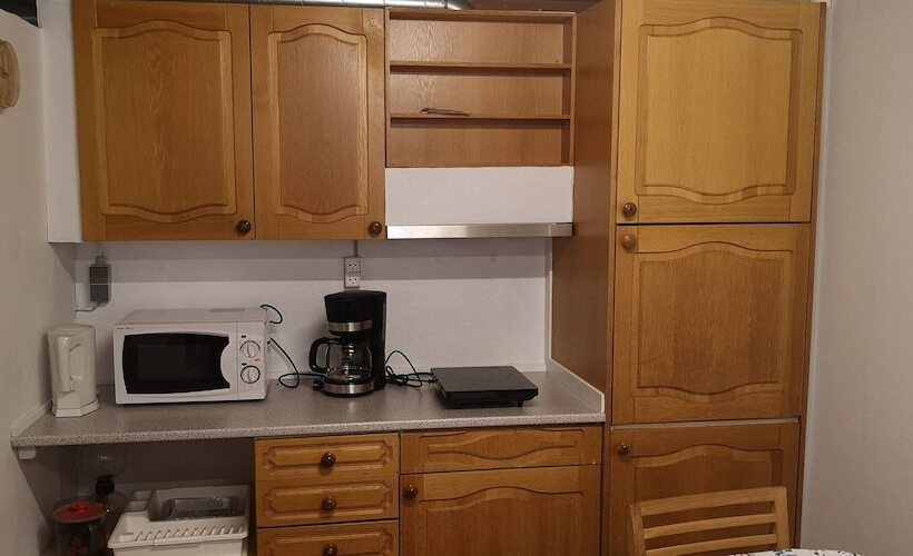 Apartment In Selatrað   Free Parking