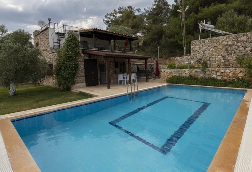 Splendid Villa Surrounded By Nature Near Milas Bodrum Airport