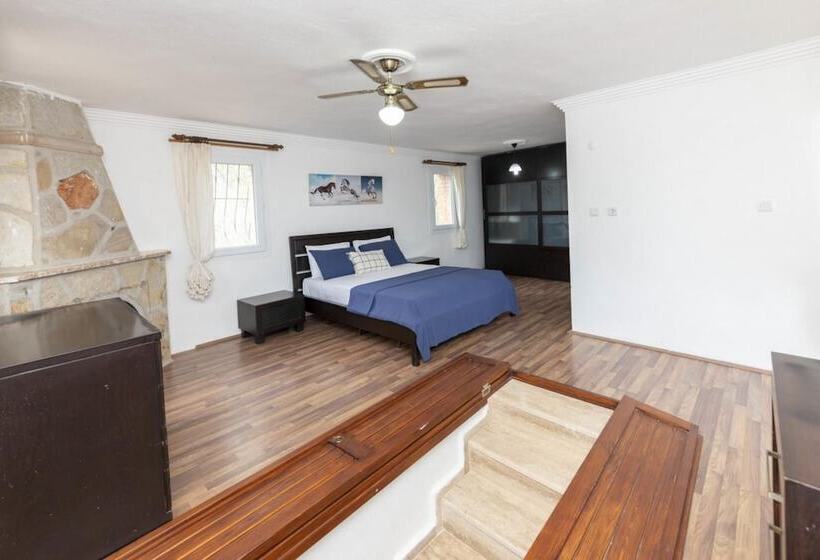 Splendid Villa Surrounded By Nature Near Milas Bodrum Airport