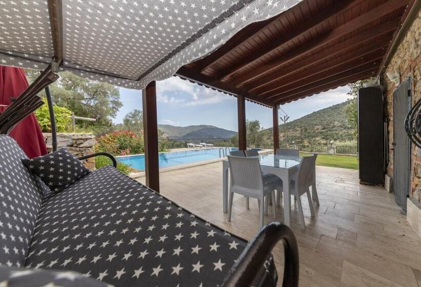Splendid Villa Surrounded By Nature Near Milas Bodrum Airport