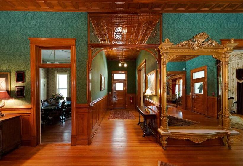 فندق صغير Captain Henderson House