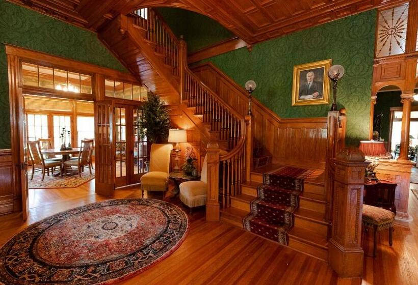 فندق صغير Captain Henderson House