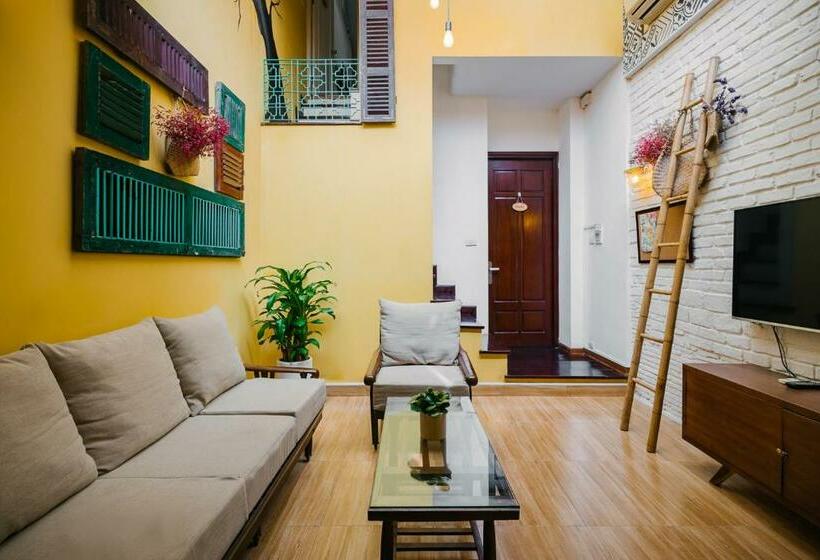 Cosy Room With Bath Tub In Hanoi Downtown