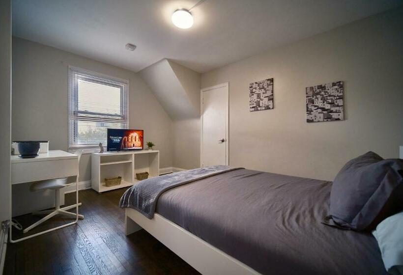 Hamilton Chic Retreat Comfy Beds Garden Pool