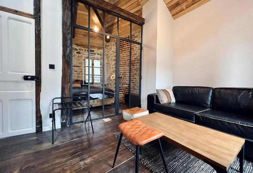 호텔 Les Suites De La Tour D Embas