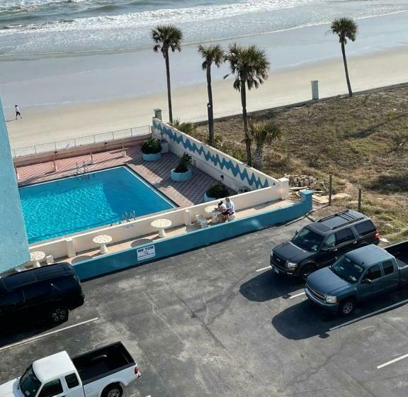 Oceanside Escape