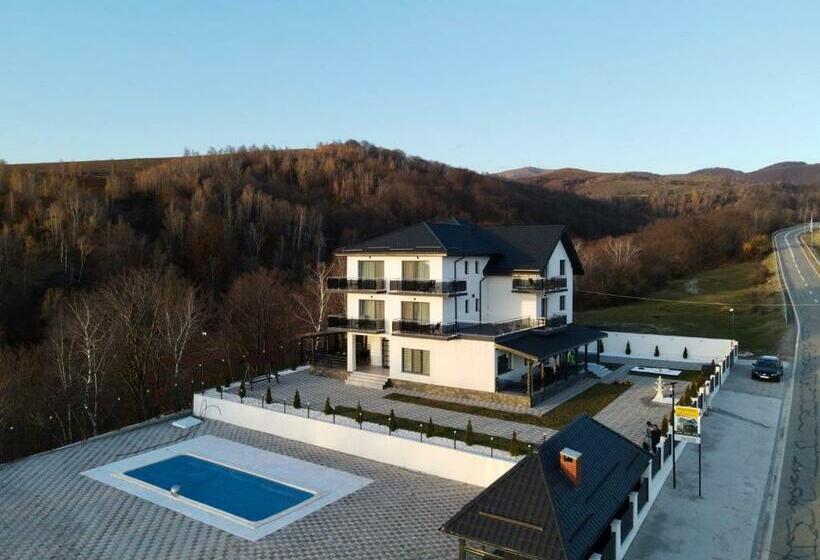 پانسیون Casa De Vacanta Larisa