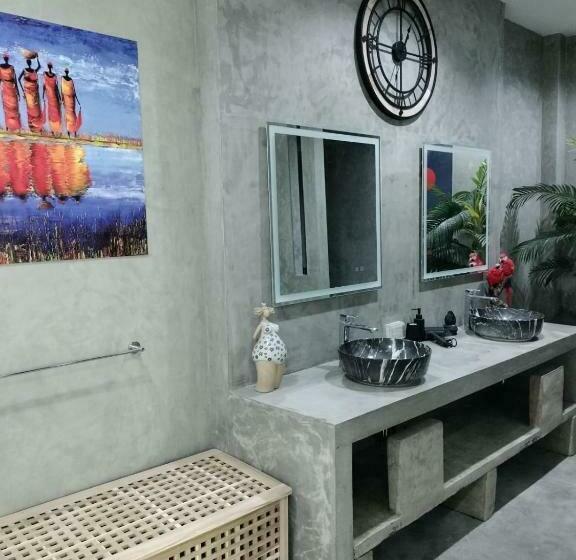 Sunset Resorts And Bar