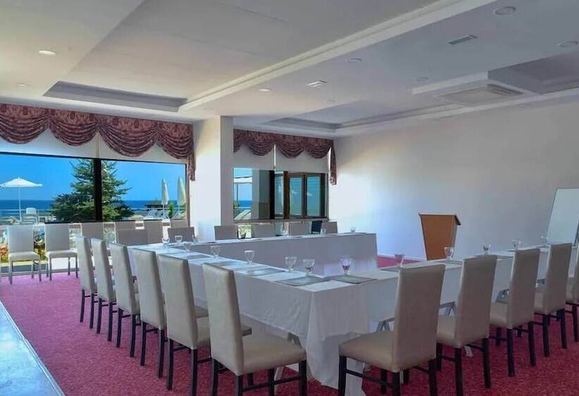 هتل Westport Istanbul Resort & Spa