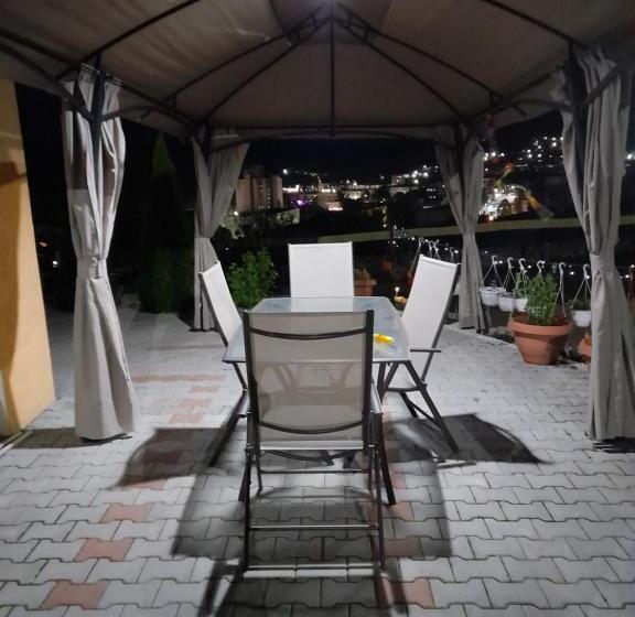 پانسیون Casa Adrian