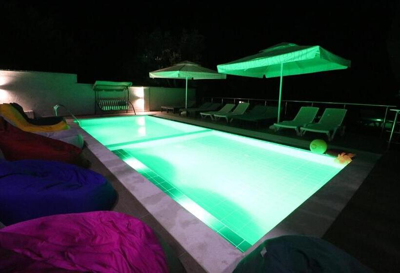 پانسیون Vila Elarad