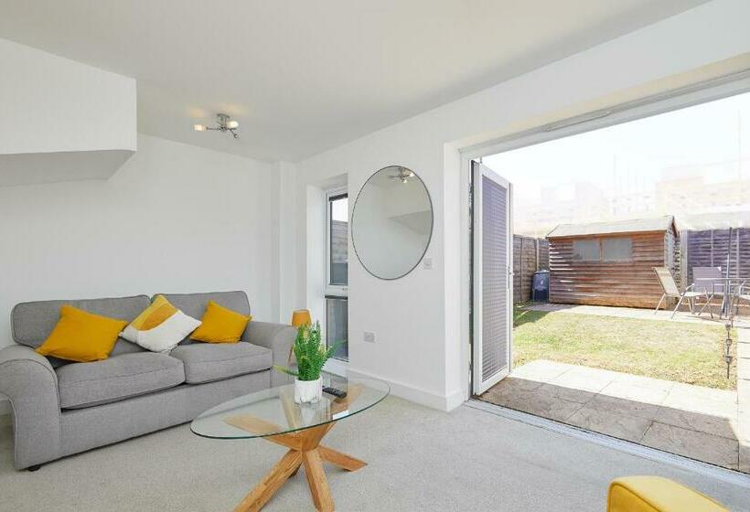 2 Bed Premium House Driveway Parking Royal Derby Hospital 3 Mins