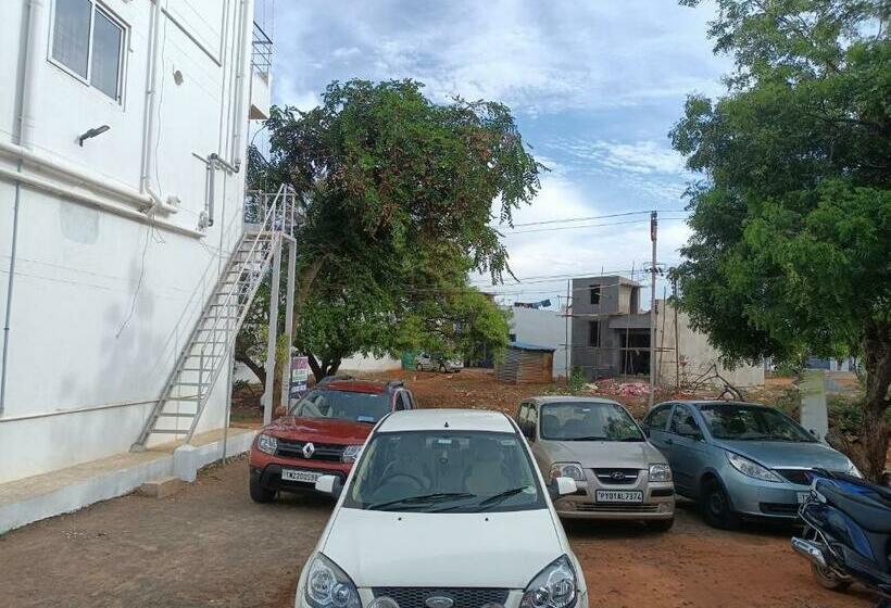 פנסיון Guru Residency Pondicherry