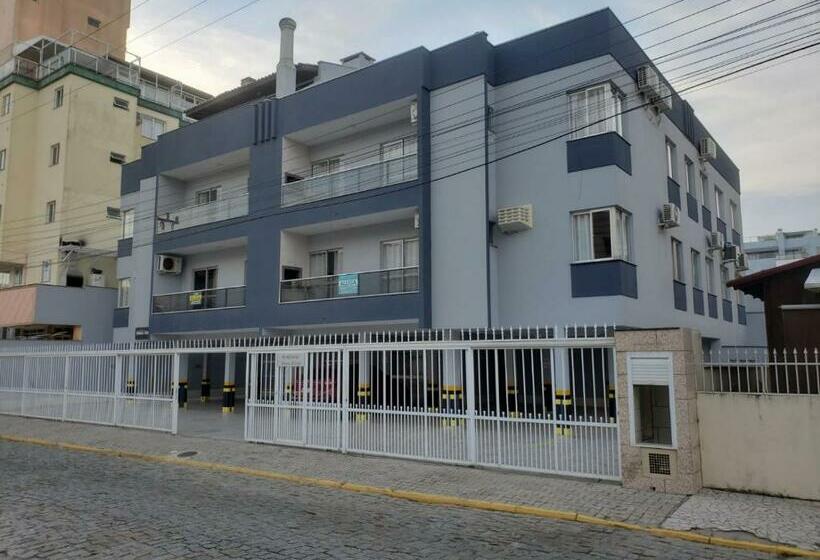 Apto 1 Quarto, Centro De Bombinhas, 130 Metros Da Praia