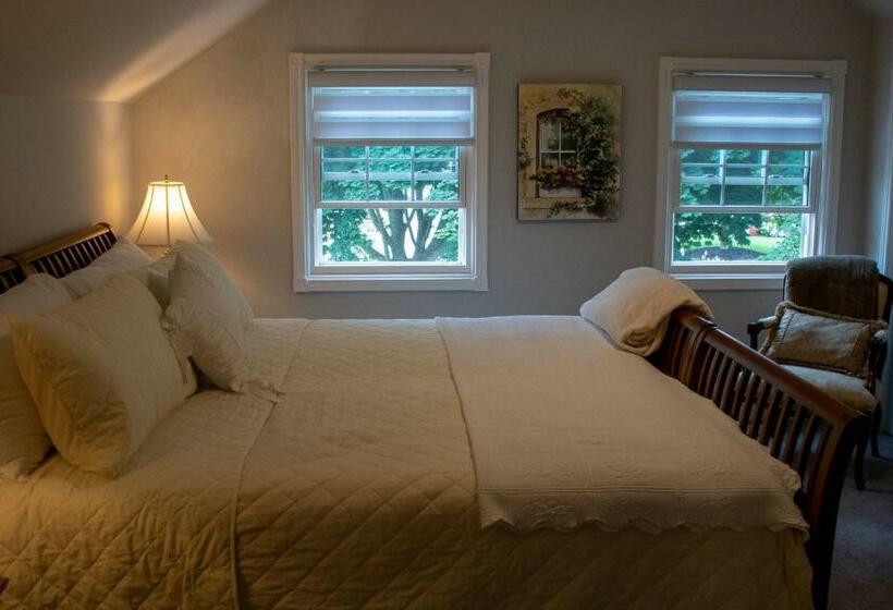 Bed and Breakfast Upper Canada Coach House