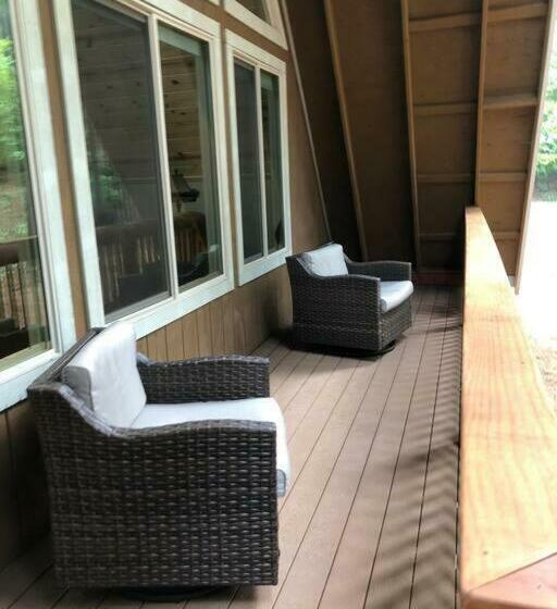 Modern Cabin Get Away Close To Apple Hill