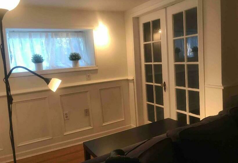 Пансион Heart Of Kitsilano Area,5 Mins Walk To Kits Beach,no Share With Other People Stay