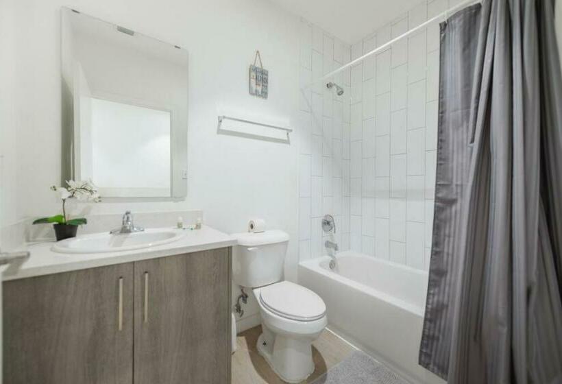Wonderful Townhouse With 3 Bedrooms