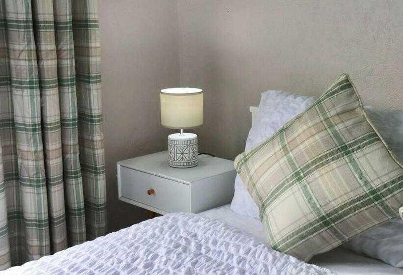 Home Away From Home 2 Bed Free Parking & Wifi